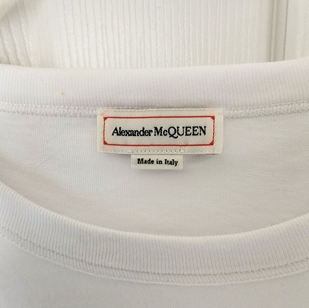 Alexander McQueen Upside-Down Logo T-Shirt - Picture 6 of 8